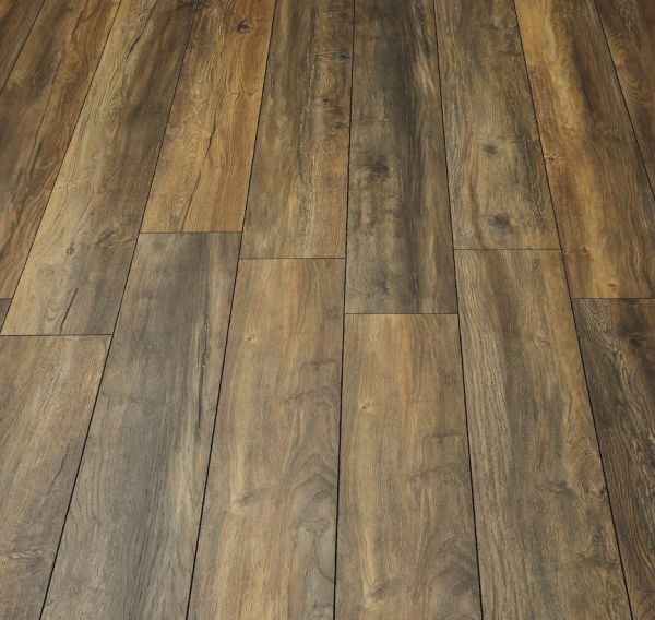 Villa Harbour Oak Natural 12mm Laminate Flooring at £33.53