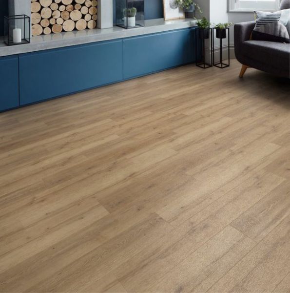 Polyflor Camaro Loc 3467 Manor Oak Click Vinyl Flooring at £69.82