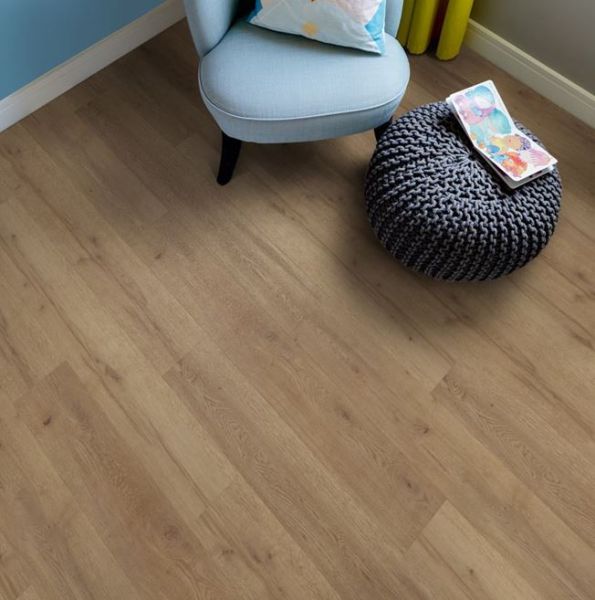 Polyflor Camaro Loc 3467 Manor Oak Click Vinyl Flooring at £69.82